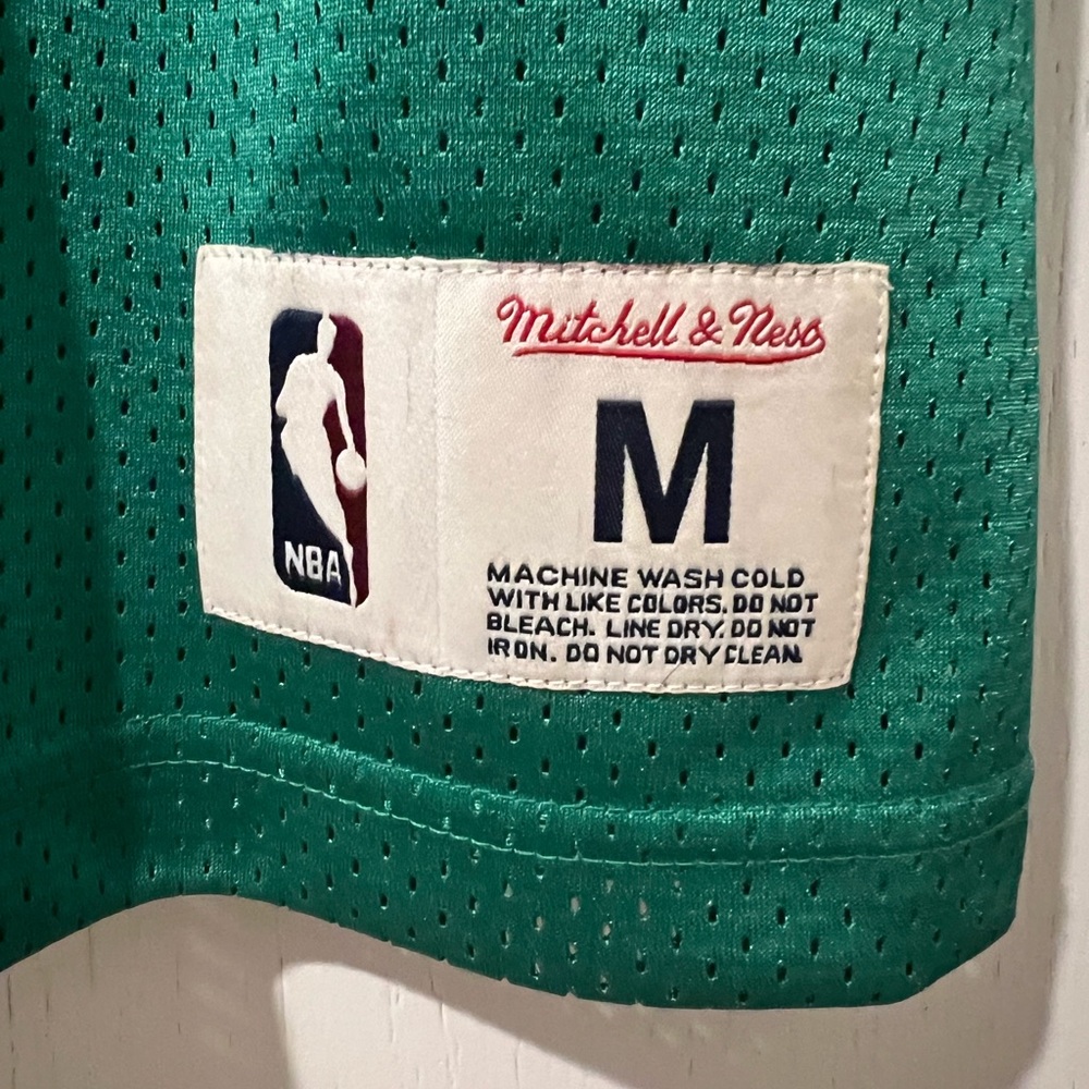 Vintage Style Mitchell & Ness Seattle SuperSonics NBA Jersey - Picture 3 of 4